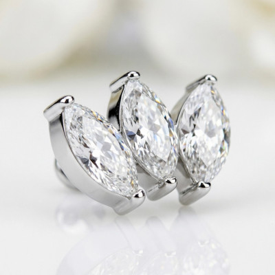 Top Ventaglio con 3 Zirconie Cubiche Marquise in Titanio Grado Impianto con Filettatura Interna