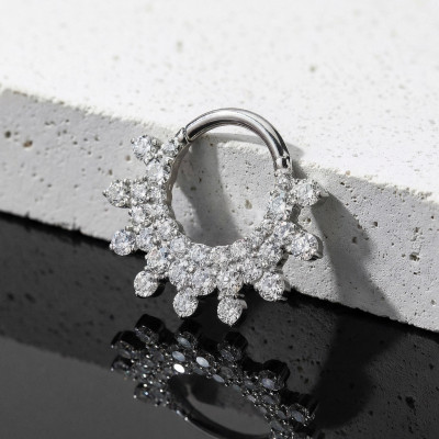 Argola Articulada de Titânio Grau Implante com Leque Frontal de Pavê de Zircônias