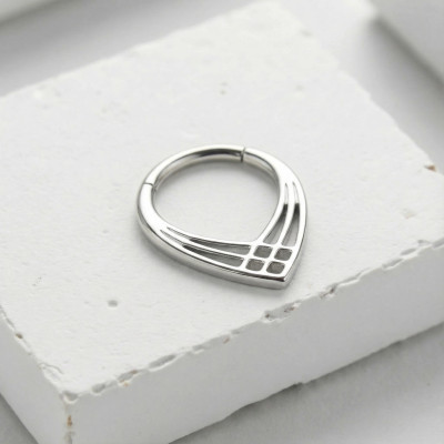 Implant Grade Titanium Criss Cross Chevron Hinged Segment Hoop Ring