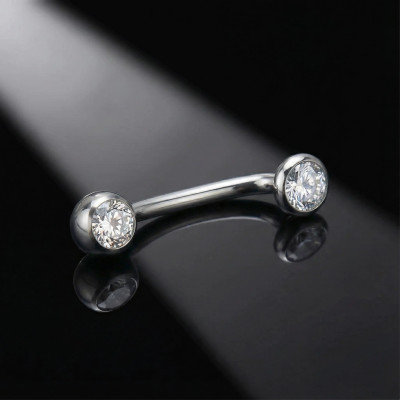 Piercing Christina Accessoirisé Gemmes Sertis et Boule à Filetage Interne en Titane Grade Implant