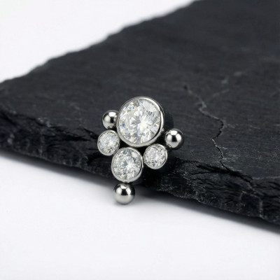 Top Centro y 3 Circonitas Redondas en Bisel y Borde de Esferas de Titanio Grado Implante con Rosca Interna