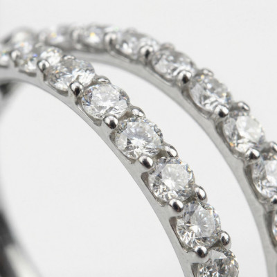 Implant Grade Titanium Hinged Segment Double Hoop Ring Lined With Outward Facing CZs