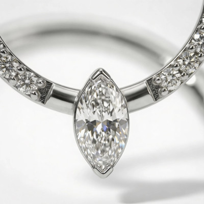 Argola com Dobradiça de Titânio Grau Implante e Marquise Central com Pavê Lateral de Zircônias