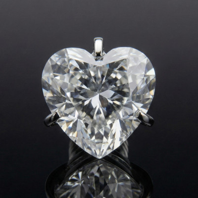 Implant Grade Titanium Internally Threaded Prong Set Heart CZ Top