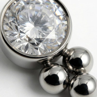 Top Circonita Redonda en Bisel y Trinity de Bolas en Titanio Grado Implante con Rosca Interna